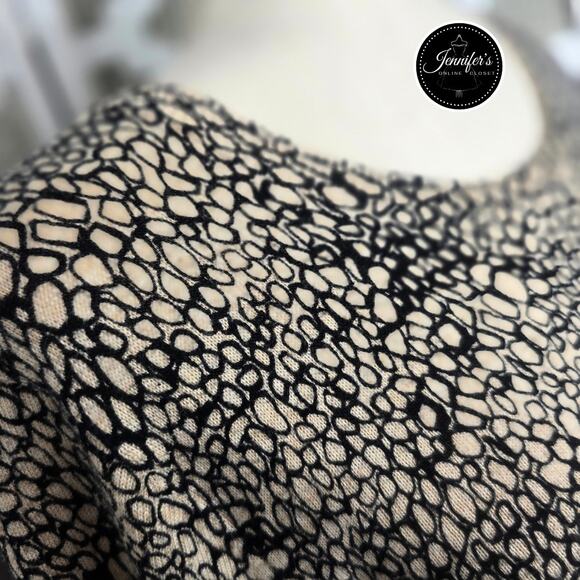 Dana Buchman Brown and Tan Animal Print 3/4 Sleeve Sweater Size MED - Picture 4 of 9